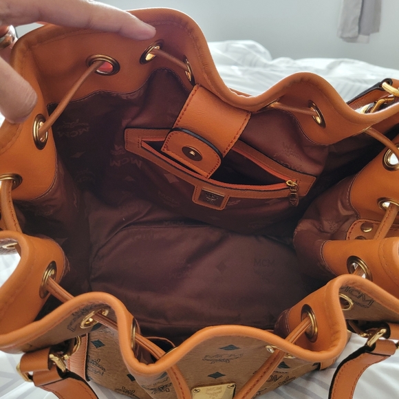 MCM Munchen Large Bucket Bag in Cognac - Picture 6 of 7